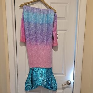 NWOT Sequin Mermaid Tail  Blanket in Pink and Blue